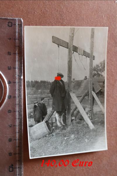 altes Foto - erhängter Partisan ? Russland ?